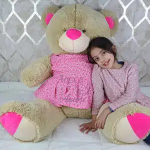 Oso de peluche grande con vestido 1,50m. Color crema y rosa.