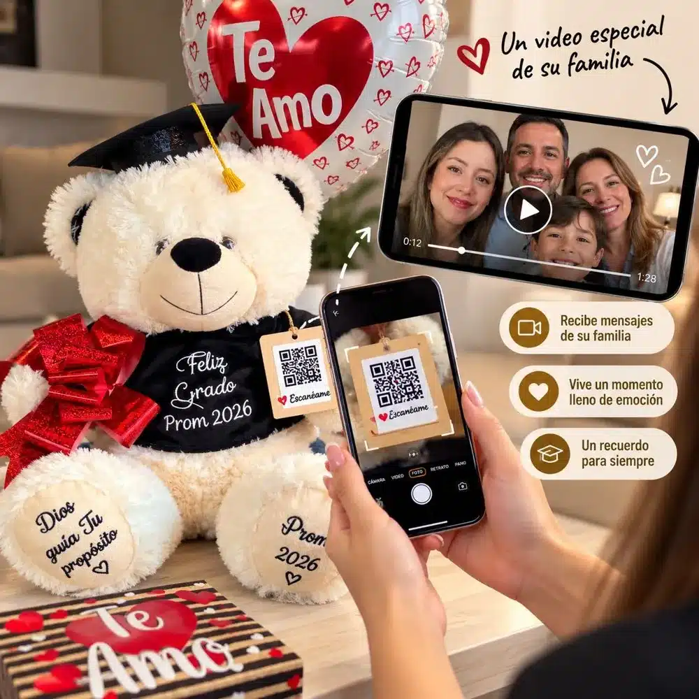 Oso de peluche de grado con etiqueta QR; al escanearla con el celular aparece un video de su familia