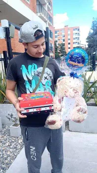 Testimonio de cliente sobre su oso de peluche en Colombia